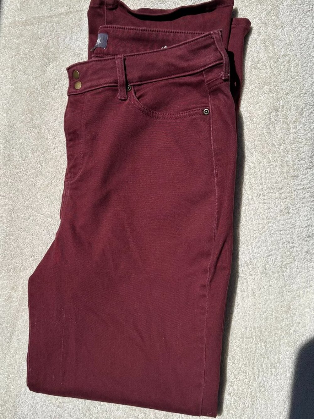 NYDJ 14 Marylin Straight burgundy